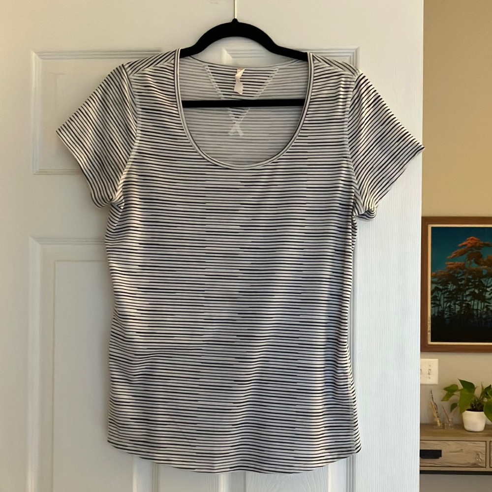Lucy Black and White Geometric Stripe Short Sleeve Athletic T-Shirt